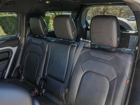 Used 2024 Land Rover Defender 130 X-Dynamic SE image 29