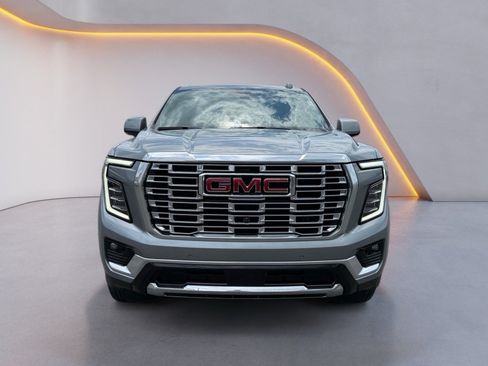 Used 2025 GMC Yukon XL Denali AWD/4WD image 8