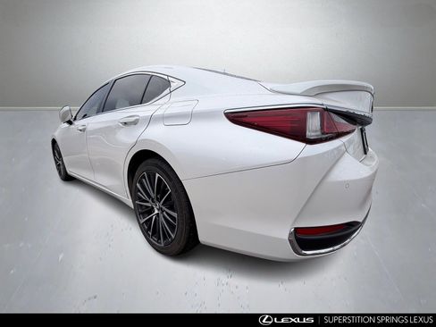 Used 2023 Lexus ES 300h w/ Premium Package image 4