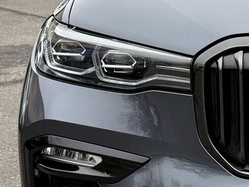 Used 2022 BMW X7 xDrive40i w/ M Sport Package image 13