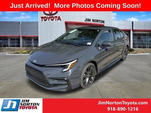 Used 2025 Toyota Corolla SE w/ SE Premium Package FWD image 4