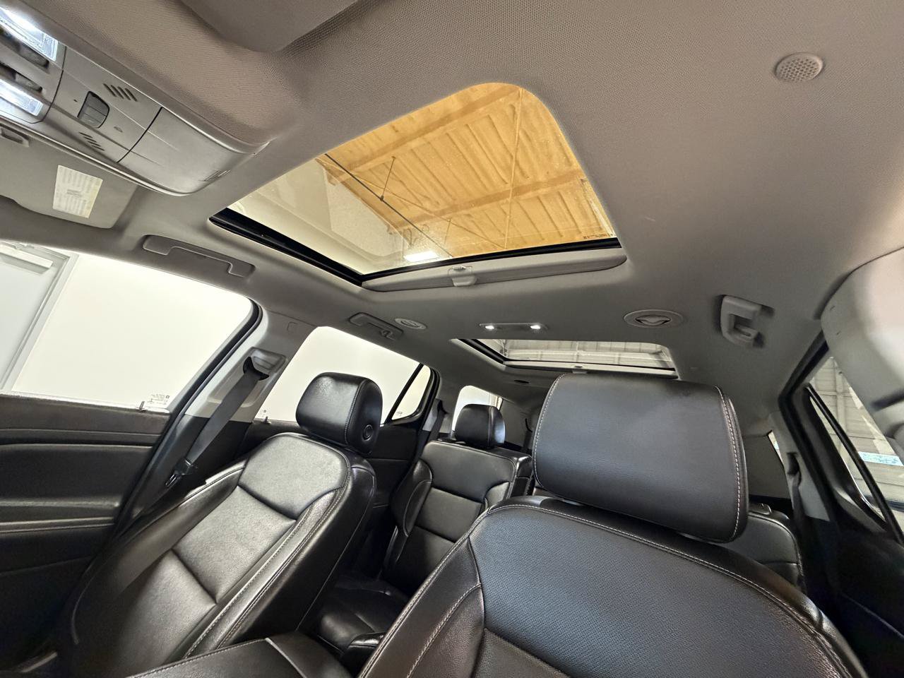Used 2022 GMC Acadia SLT w/ Technology Package FWD image 23