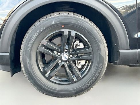 Used 2020 Ford Explorer XLT w/ Class III Trailer Tow Package image 31