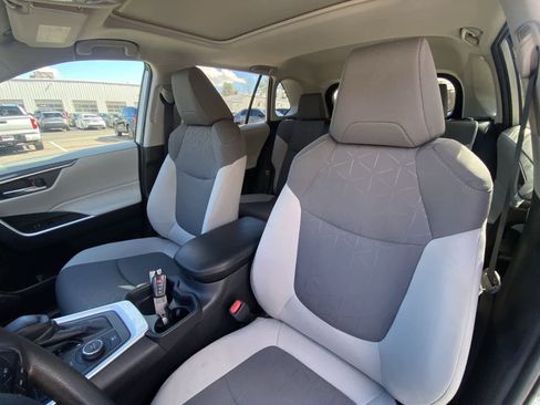 Used 2021 Toyota RAV4 XLE w/ Convenience Package image 21