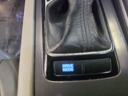 Used 2016 Hyundai Genesis 3.8 RWD image 17