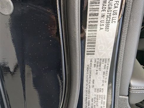 New 2025 Jeep Grand Cherokee Altitude image 28