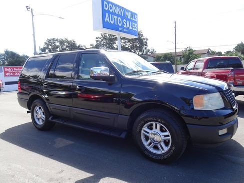 Used 2004 Ford Expedition XLT image 2