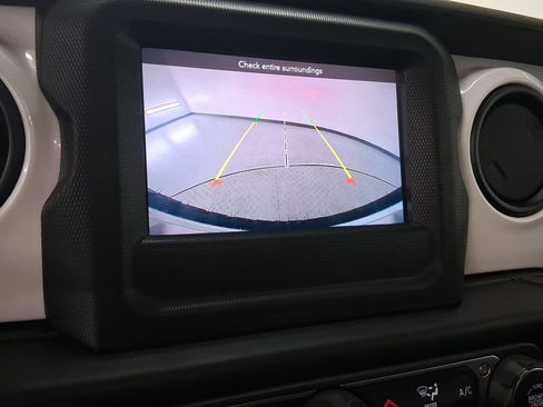 Used 2021 Jeep Wrangler Unlimited Islander image 23