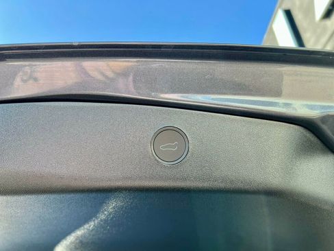 Used 2023 Tesla Model 3 Standard Range image 9