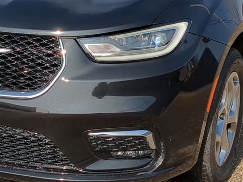 Used 2023 Chrysler Pacifica Limited image 18