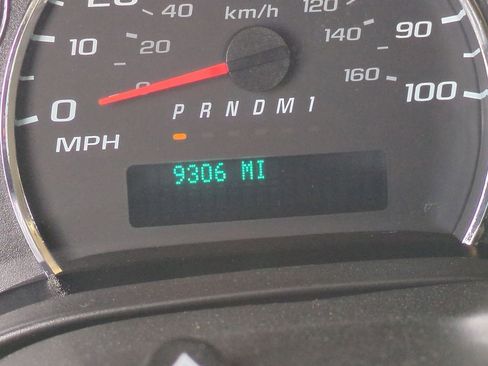 Used 2024 Chevrolet Express 2500 w/ Driver Convenience Package image 12