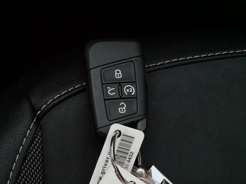 Used 2022 Volkswagen Taos SE image 32