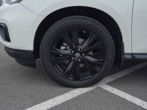 Used 2018 Nissan Pathfinder SL w/ Midnight Edition Package image 10