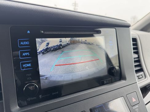 Used 2017 Toyota Sienna XLE Premium image 25