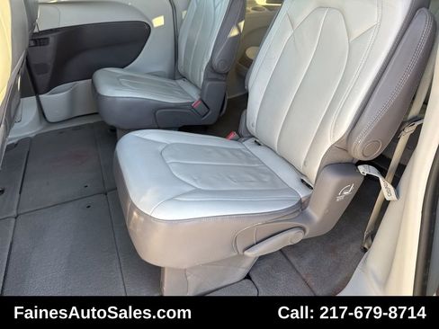 Used 2017 Chrysler Pacifica Touring-L image 20
