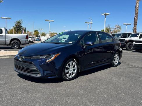 Used 2023 Toyota Corolla LE image 2