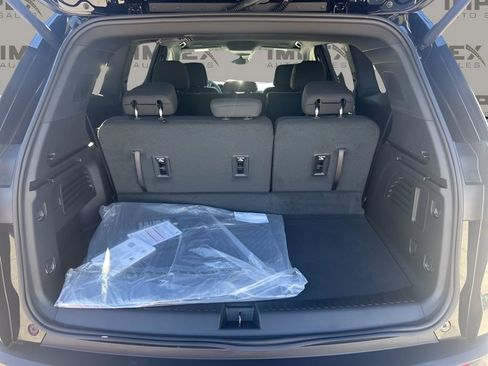 Used 2025 GMC Acadia Elevation image 30
