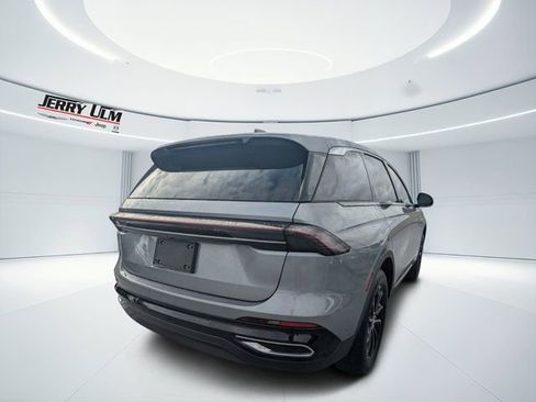 Used 2024 Lincoln Nautilus Premier w/ Equipment Group 102A image 3