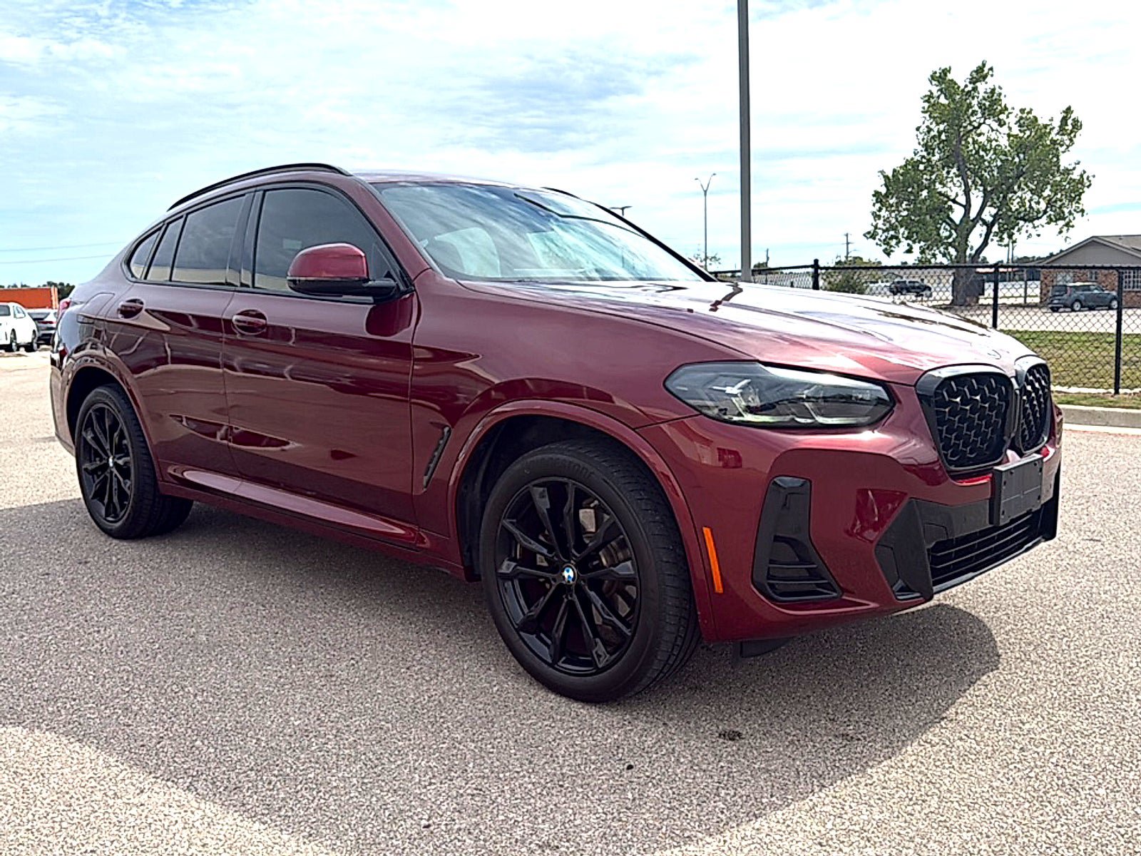 Used 2024 BMW X4 xDrive30i w/ Premium Package AWD/4WD image 3