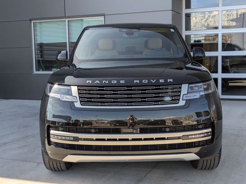 Used 2025 Land Rover Range Rover SE AWD/4WD image 2