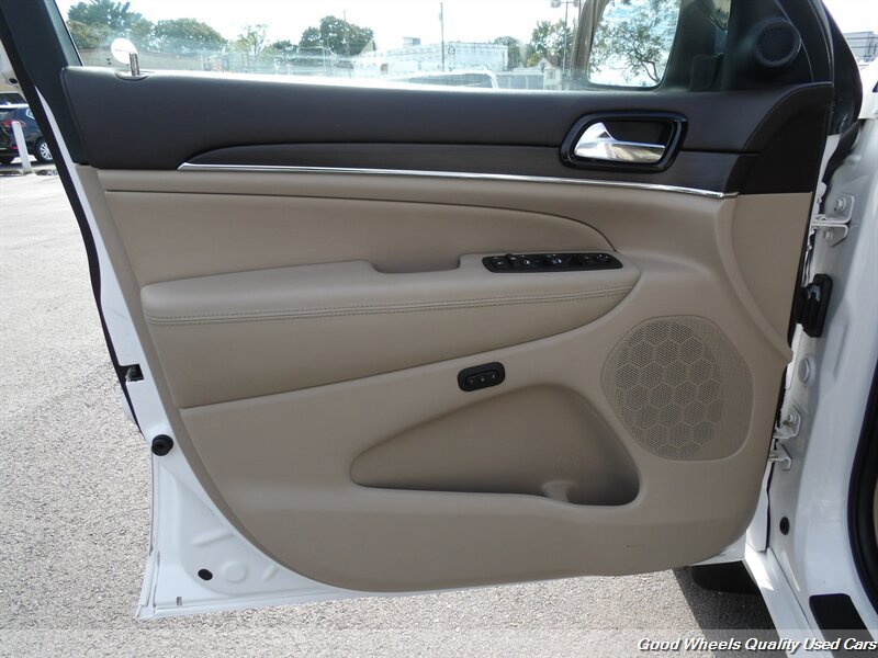 Used 2019 Jeep Grand Cherokee Overland AWD/4WD image 26