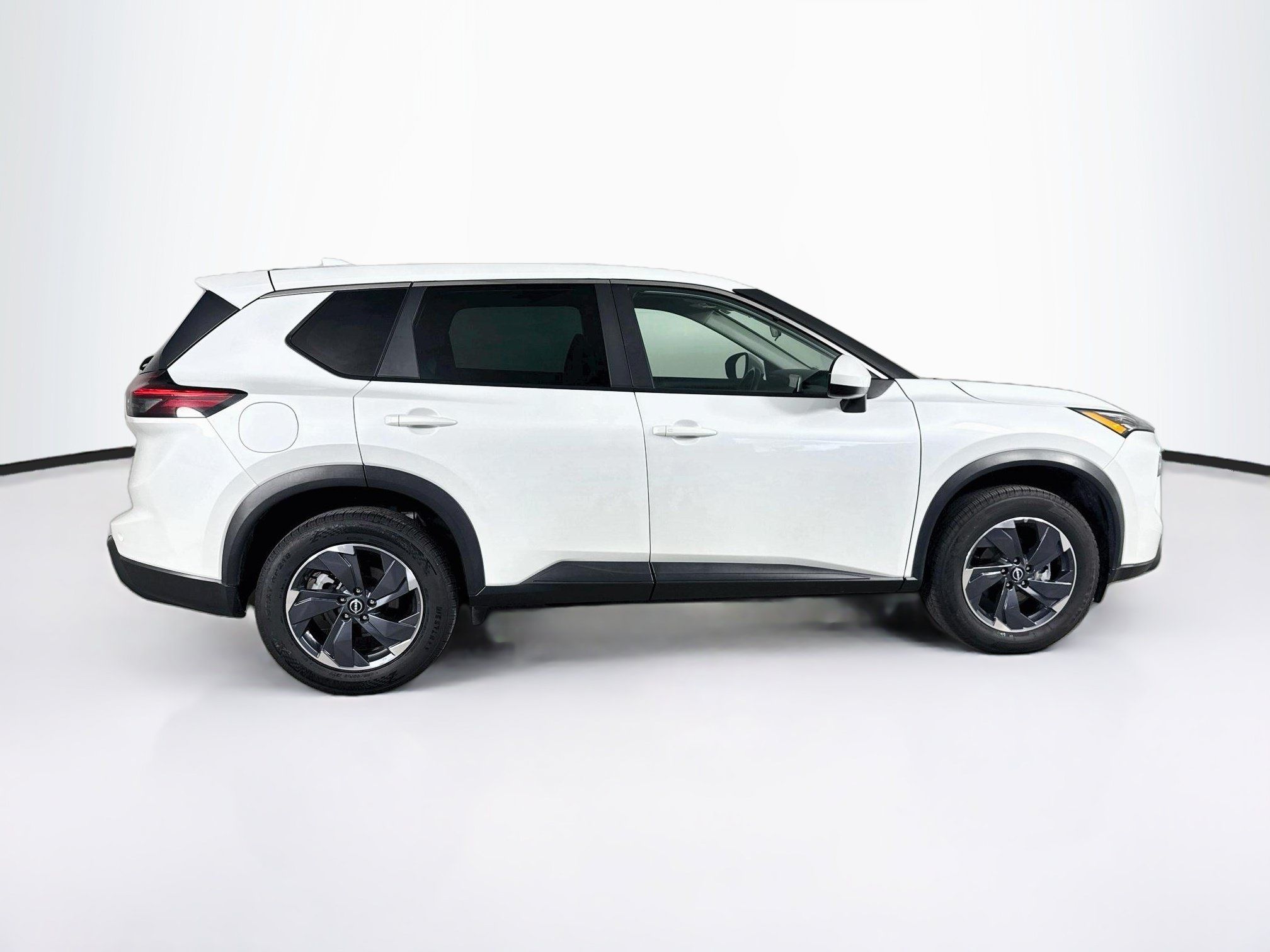 Used 2025 Nissan Rogue SV FWD image 2