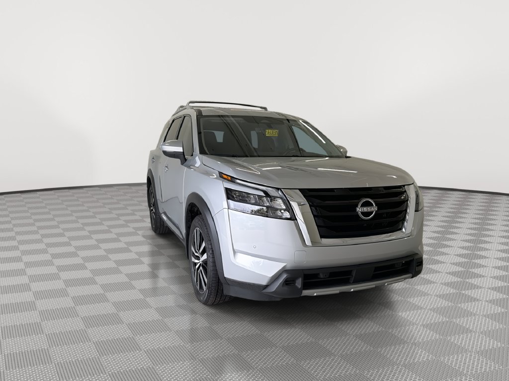 Certified 2025 Nissan Pathfinder Platinum w/ Cargo Package FWD image 4