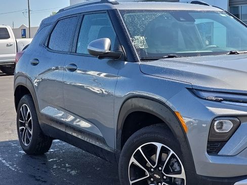 Used 2025 Chevrolet TrailBlazer LT AWD/4WD image 59