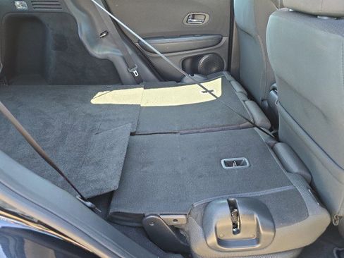 Used 2019 Honda HR-V LX image 37