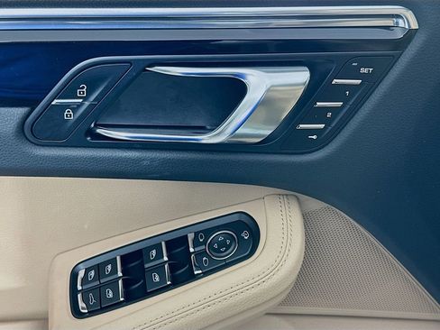 Used 2025 Porsche Macan image 20