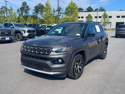 Used 2024 Jeep Compass Limited AWD/4WD image 3