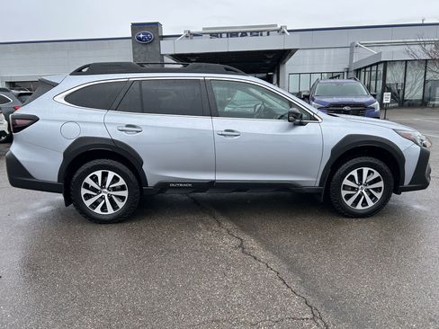 Used 2023 Subaru Outback Premium image 8