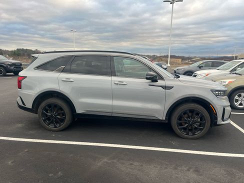 Used 2022 Kia Sorento SX image 2