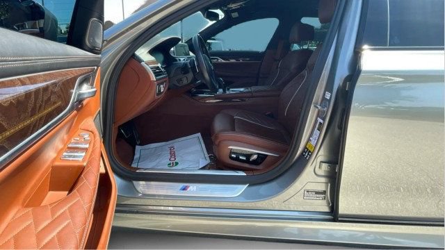 Used 2022 BMW 750i xDrive w/ Autobahn Package AWD/4WD image 9