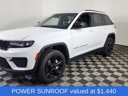 Used 2023 Jeep Grand Cherokee Altitude image 3