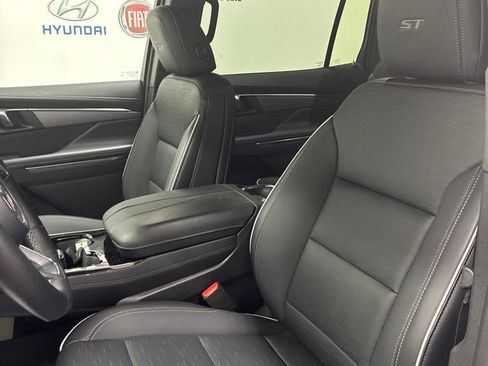 Used 2026 Buick Enclave Sport Touring AWD/4WD image 10