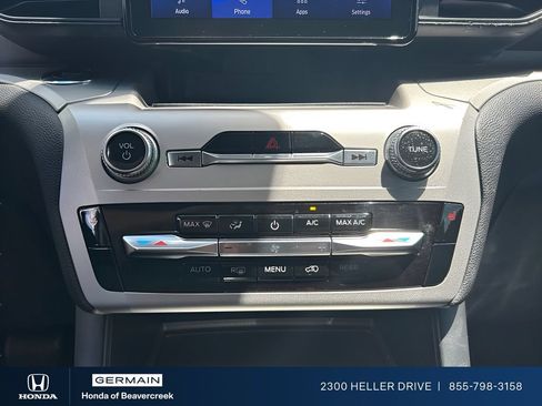 Used 2022 Ford Explorer XLT w/ Class IV Trailer Tow Package AWD/4WD image 21