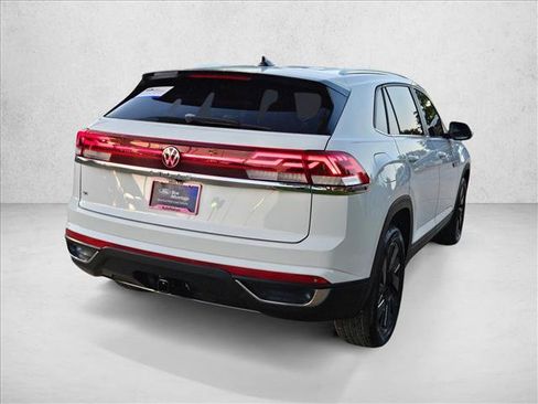 Used 2024 Volkswagen Atlas Cross Sport SE FWD image 5