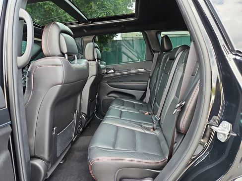 Used 2021 Jeep Grand Cherokee Trailhawk w/ Trailhawk Luxury Group AWD/4WD image 12