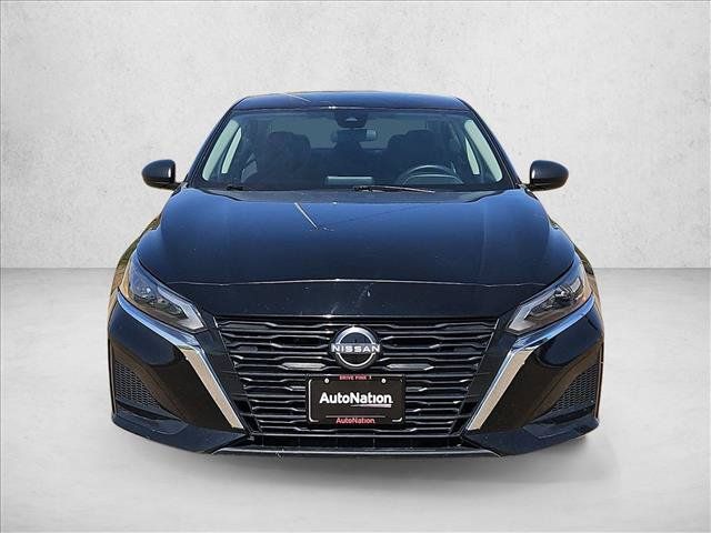 Used 2025 Nissan Altima 2.5 SV FWD image 2
