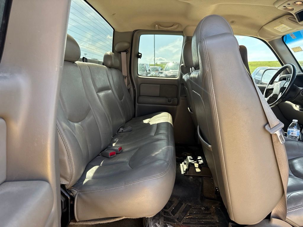 Used 2003 Chevrolet Silverado 2500 LT AWD/4WD image 6