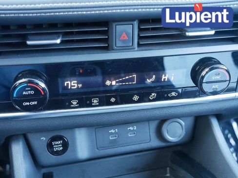 Used 2025 Nissan Rogue SV image 20