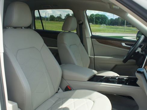 Used 2024 Volkswagen Atlas SE AWD/4WD image 24