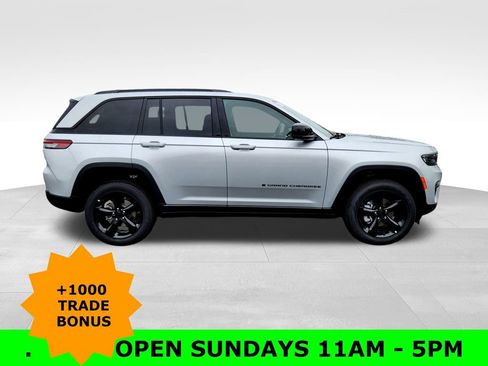 New 2025 Jeep Grand Cherokee Limited w/ Black Appearance Package image 8