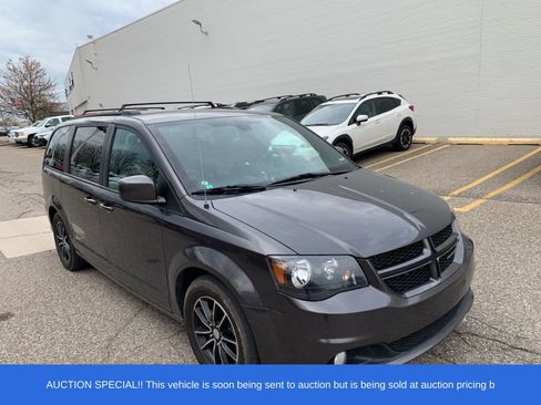 Used 2019 Dodge Grand Caravan GT FWD image 2