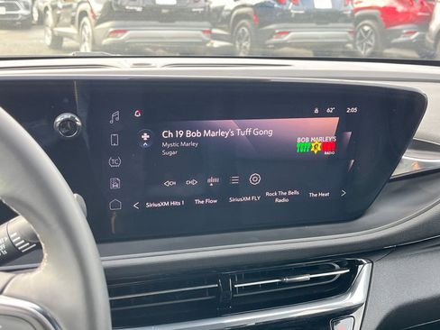 Used 2025 Buick Envista Sport Touring image 21