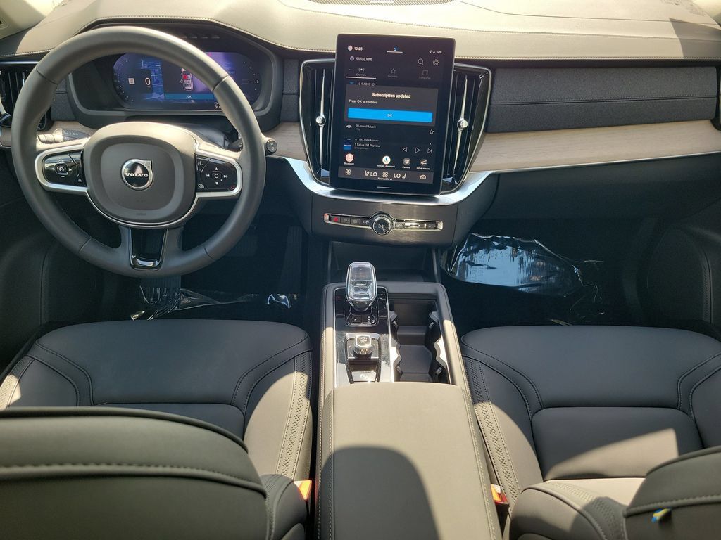 Used 2025 Volvo XC90 T8 Plus w/ Protection Package Premier AWD/4WD image 15