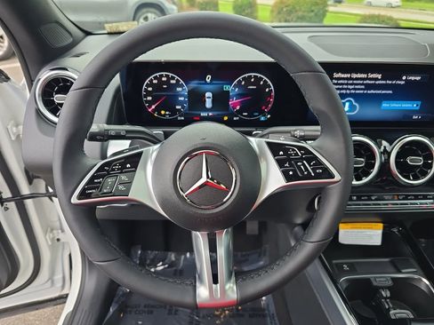 New 2025 Mercedes-Benz GLB 250 image 18