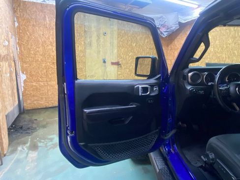 Used 2018 Jeep Wrangler Sport AWD/4WD image 13