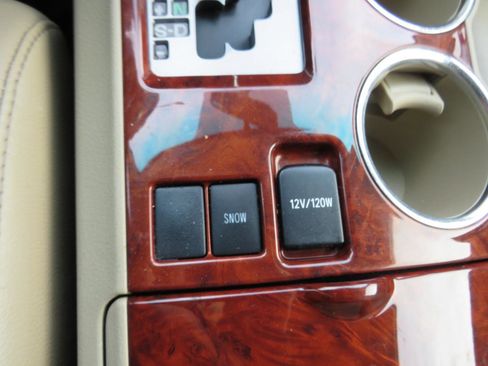 Used 2012 Toyota Highlander Limited w/ Tow Pkg FWD image 18